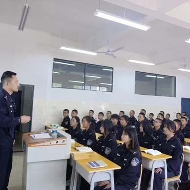 坚定理想信念 严守政治底线——校党支部开展党风廉政建设专题党课